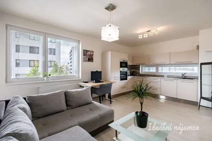 Pronájem bytu 2+kk, Praha - Černý Most, Mrázkova, 50 m2