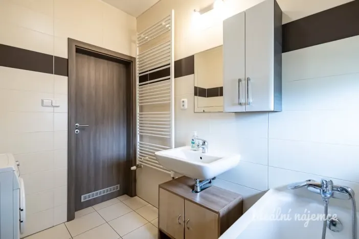 Pronájem bytu 2+kk, Praha - Černý Most, Mrázkova, 50 m2