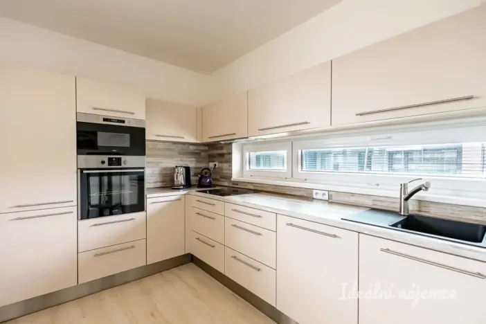 Pronájem bytu 2+kk, Praha - Černý Most, Mrázkova, 50 m2