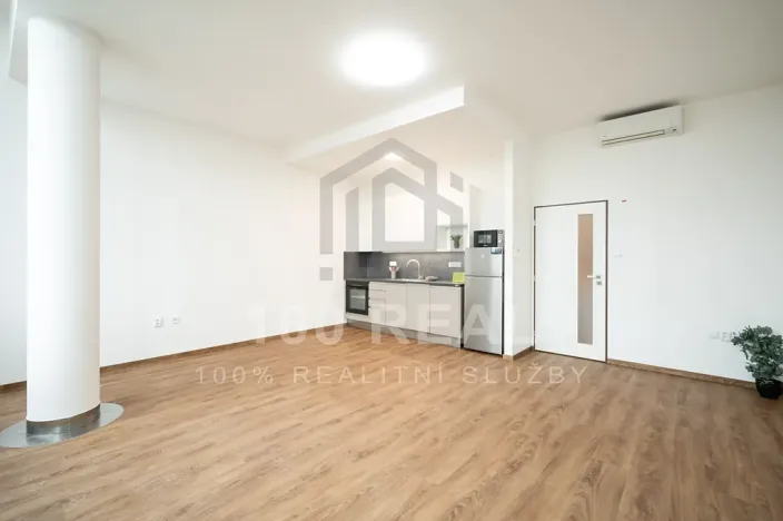 Pronájem bytu 3+kk, Hradec Králové, náměstí 28. října, 74 m2