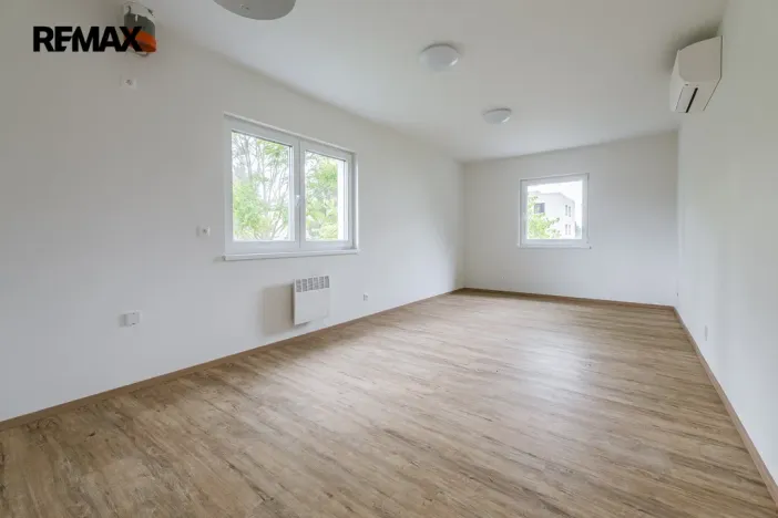 Pronájem kanceláře, Úvaly, Maroldova, 70 m2
