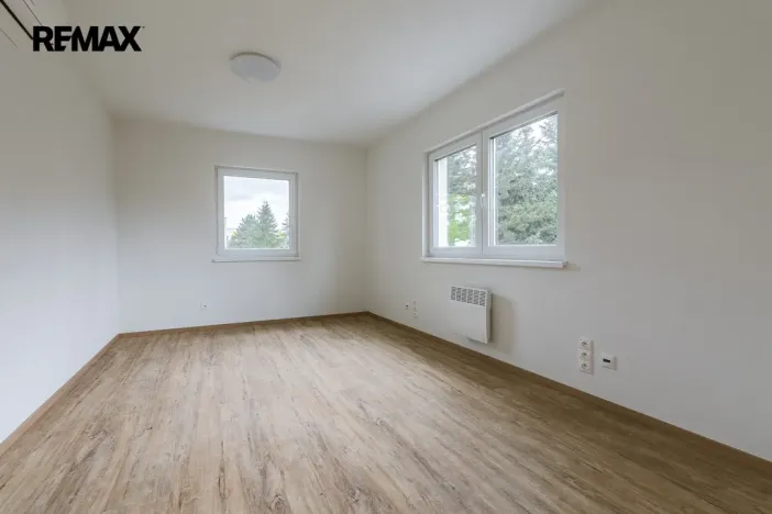 Pronájem kanceláře, Úvaly, Maroldova, 70 m2
