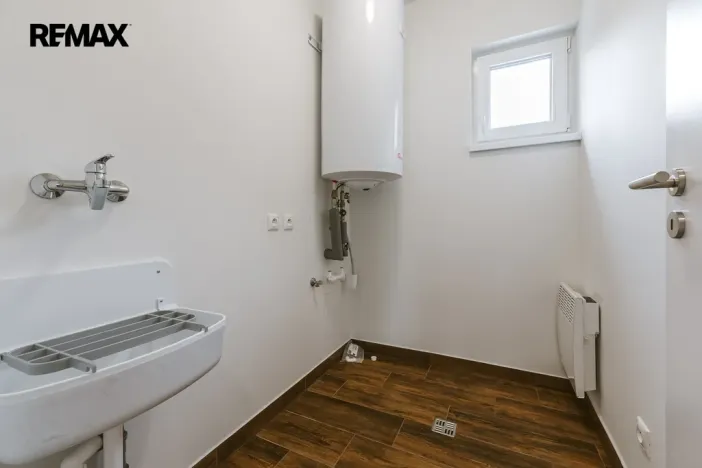 Pronájem kanceláře, Úvaly, Maroldova, 70 m2