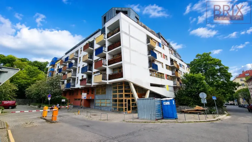 Pronájem garážového stání, Praha, Tomkova, 12 m2