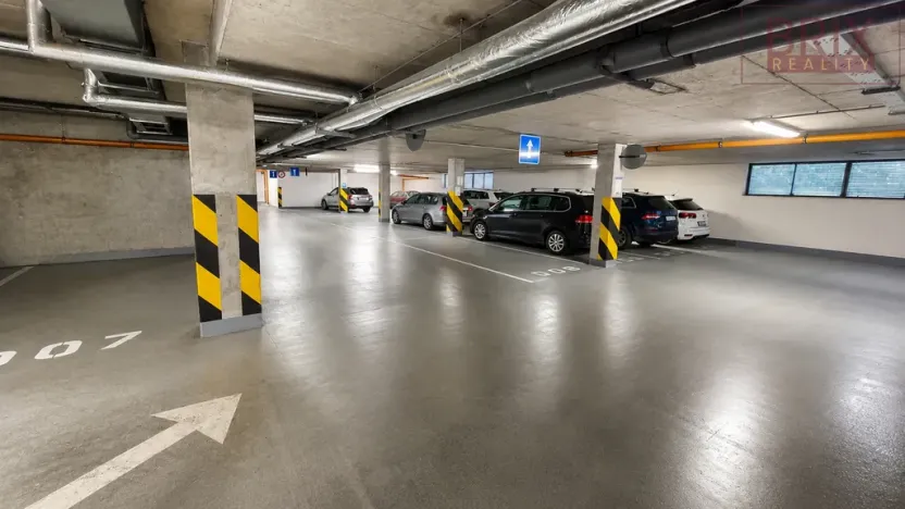Pronájem garážového stání, Praha, Tomkova, 12 m2