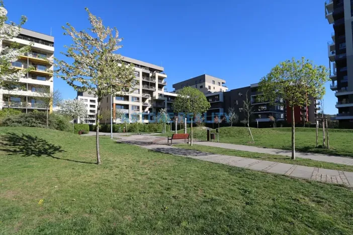 Pronájem bytu 2+kk, Praha - Modřany, K Vystrkovu, 68 m2