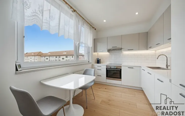 Prodej bytu 3+1, Hodonín, Šumná, 68 m2