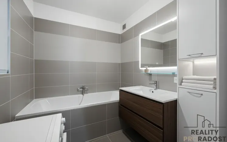 Prodej bytu 3+1, Hodonín, Šumná, 68 m2