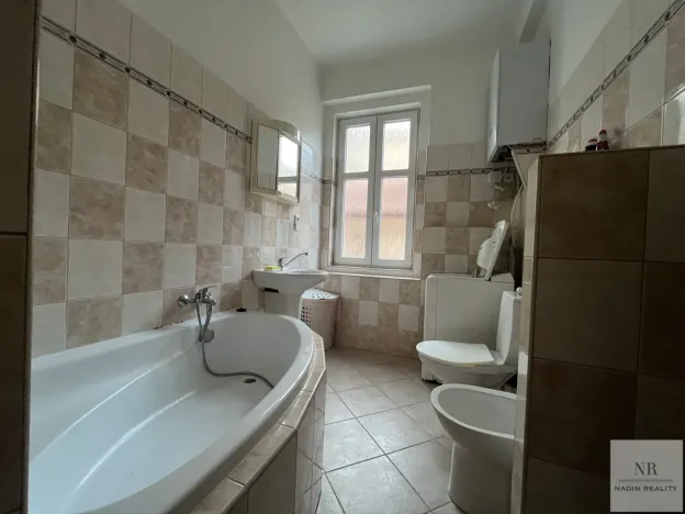 Pronájem bytu 4+1, Karlovy Vary, Šmeralova, 98 m2
