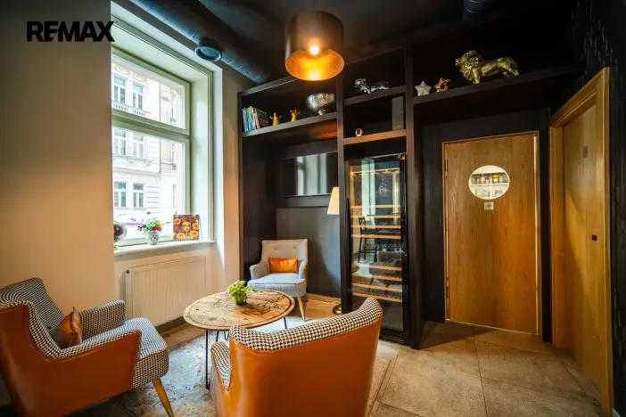 Pronájem restaurace, Praha - Smíchov, Zborovská, 185 m2