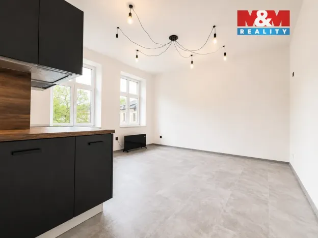 Pronájem bytu 1+kk, Trutnov - Dolní Předměstí, Maxima Gorkého, 28 m2