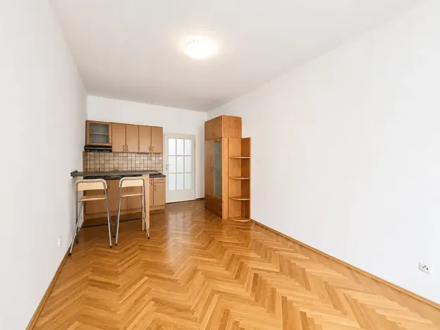 Pronájem bytu 1+kk, Praha - Žižkov, Biskupcova, 30 m2