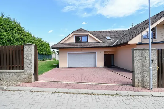 Pronájem rodinného domu, Horoměřice, 350 m2