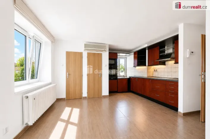 Pronájem bytu 4+1, Praha - Březiněves, Na hlavní, 96 m2