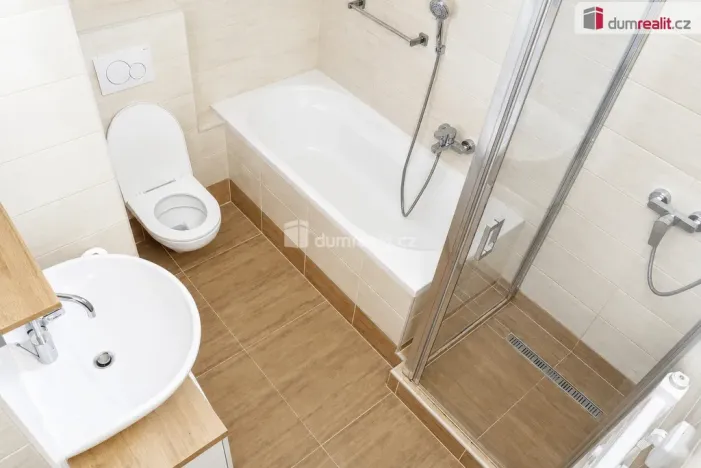 Pronájem bytu 4+1, Praha - Březiněves, Na hlavní, 96 m2
