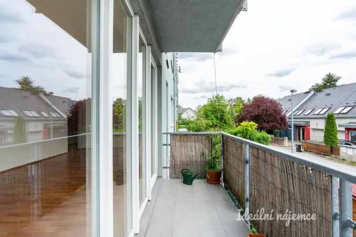 Pronájem bytu 2+kk, Praha - Kbely, Pod Nouzovem, 65 m2