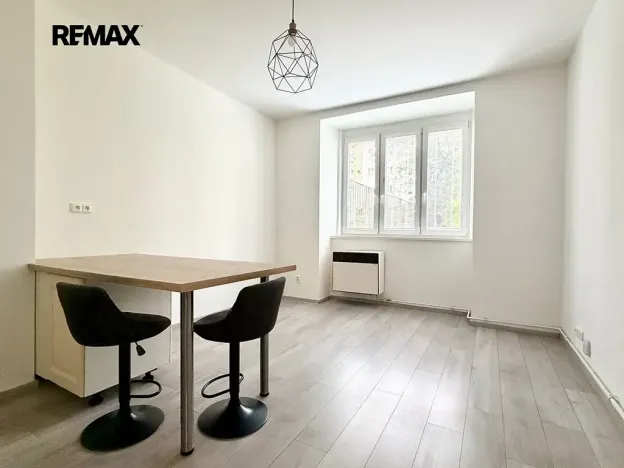 Pronájem bytu 2+kk, Praha - Nusle, Kloboučnická, 45 m2