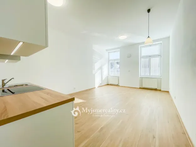 Prodej bytu 2+kk, Znojmo, Mariánské náměstí, 53 m2
