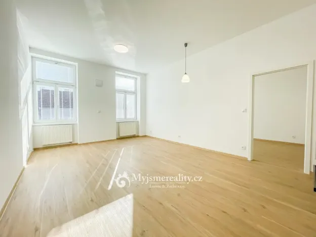 Prodej bytu 2+kk, Znojmo, Mariánské náměstí, 53 m2