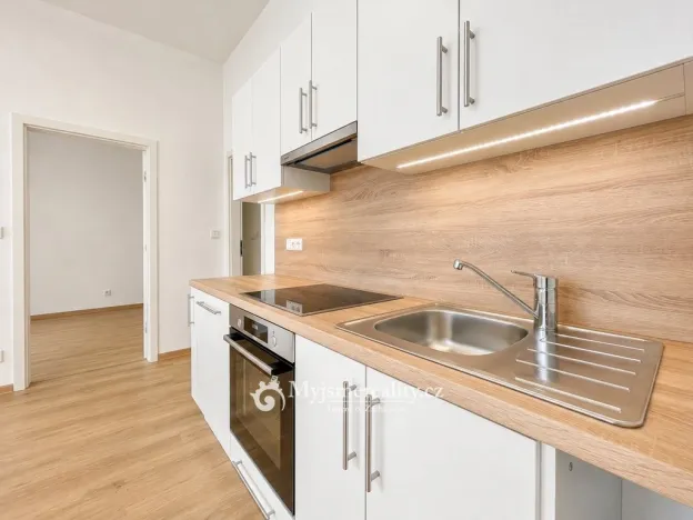 Prodej bytu 2+kk, Znojmo, Mariánské náměstí, 53 m2