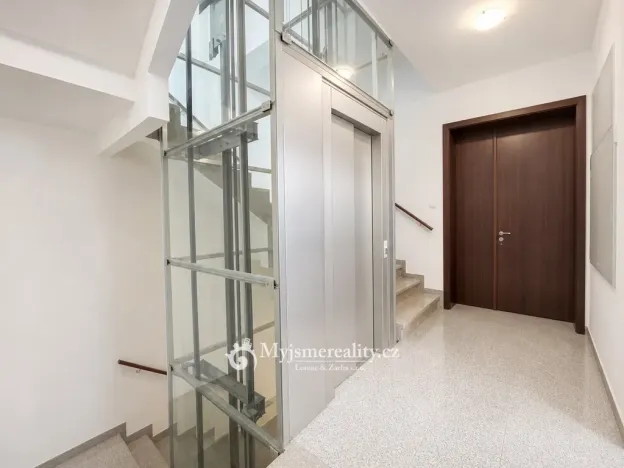 Prodej bytu 2+kk, Znojmo, Mariánské náměstí, 53 m2