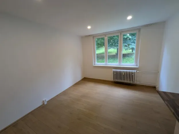 Pronájem bytu 1+kk, Kadaň, Na Podlesí, 21 m2