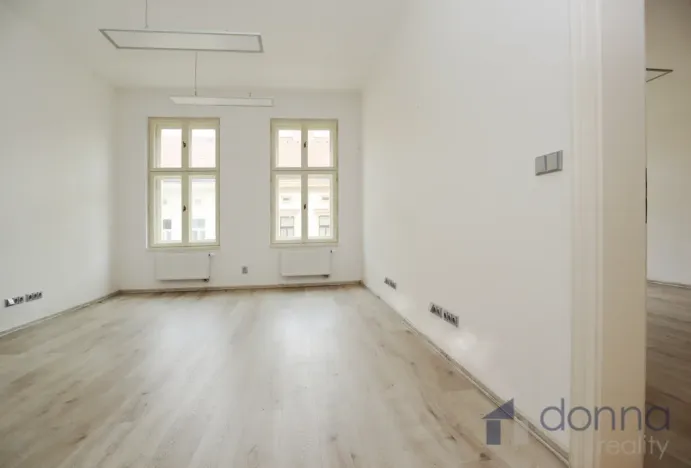 Pronájem kanceláře, Praha, Bělehradská, 100 m2