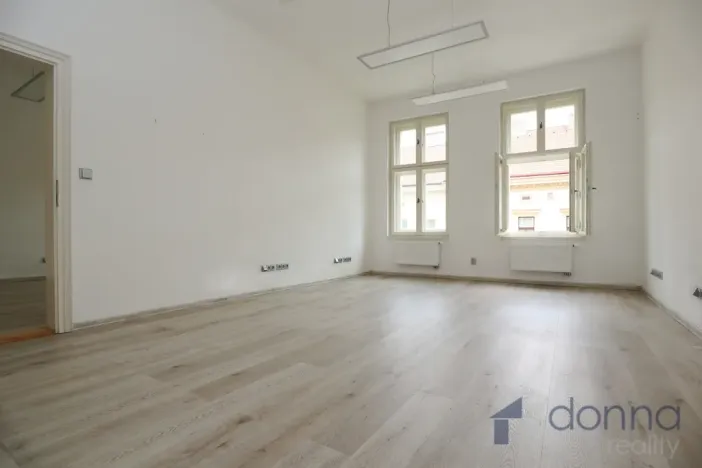Pronájem kanceláře, Praha, Bělehradská, 100 m2