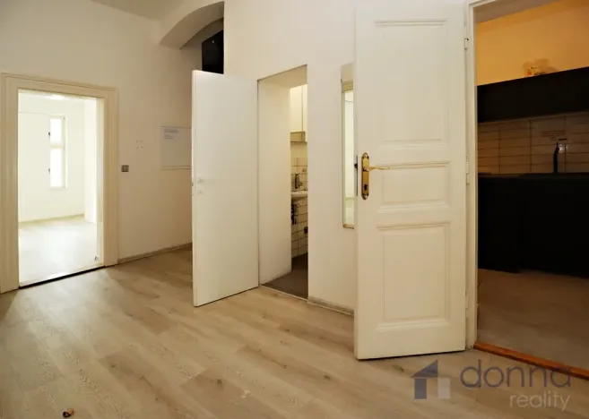 Pronájem kanceláře, Praha, Bělehradská, 100 m2