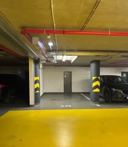 Pronájem garážového stání, Praha, Křižíkova, 16 m2