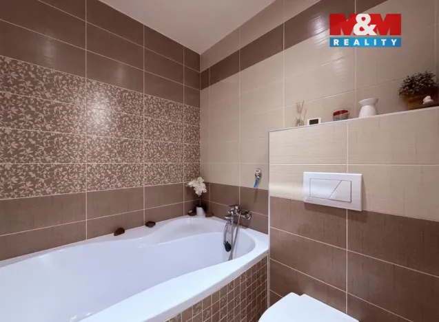 Prodej bytu 2+1, Klášterec nad Ohří - Miřetice u Klášterce nad Ohří, Jana Ámose Komenského, 62 m2