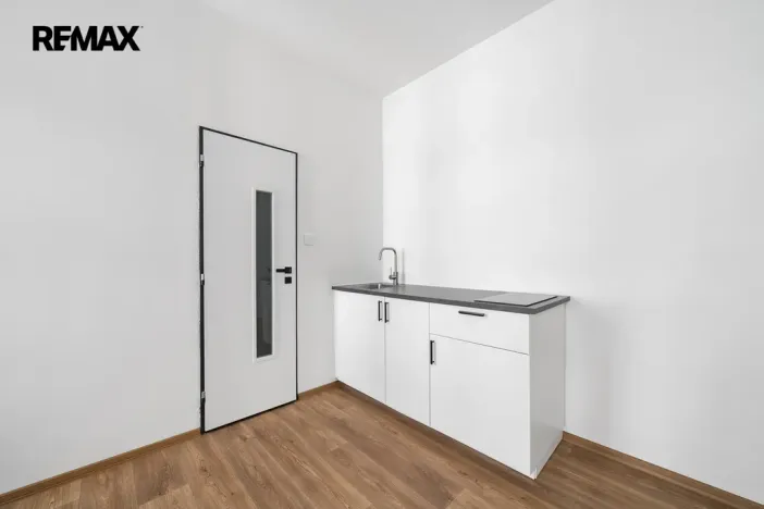 Pronájem bytu 1+kk, Úpice, Dr. E. Beneše, 20 m2