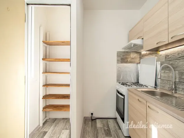 Pronájem bytu 1+kk, Praha - Vršovice, Baškirská, 34 m2
