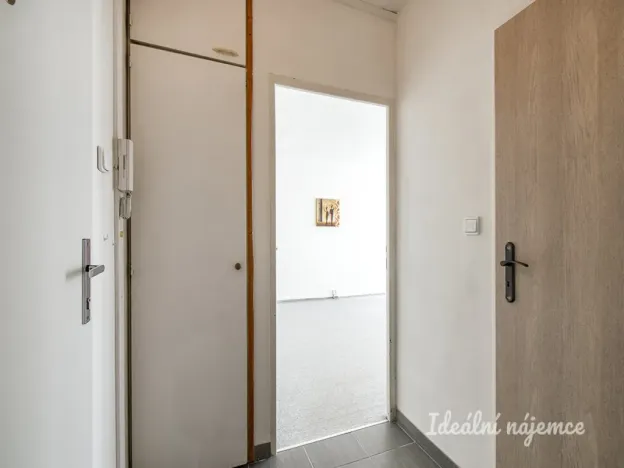 Pronájem bytu 1+kk, Praha - Vršovice, Baškirská, 34 m2