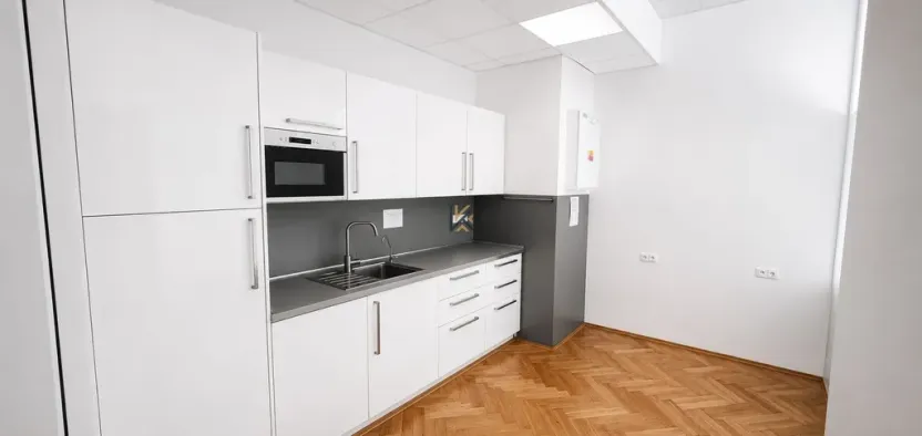 Pronájem kanceláře, Praha - Smíchov, Rozkošného, 280 m2