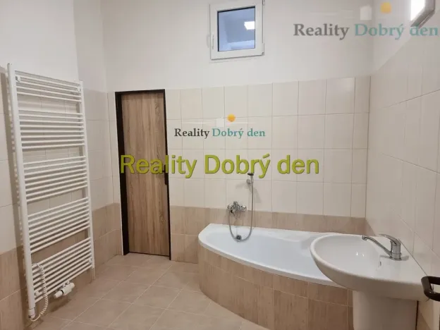 Pronájem bytu 2+1, Opava, Nádražní okruh, 67 m2