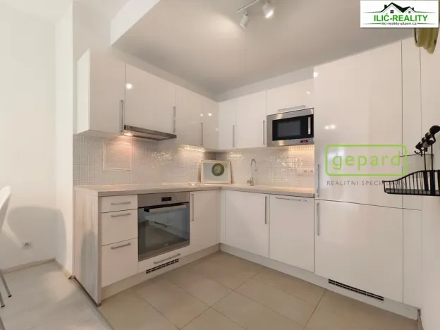 Pronájem bytu 1+1, Praha, Petržílkova, 40 m2