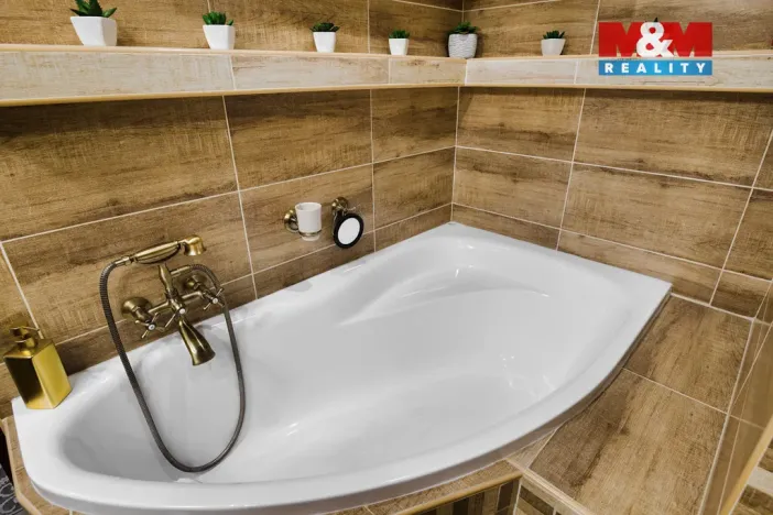 Prodej bytu 2+1, Chomutov, Holešická, 62 m2