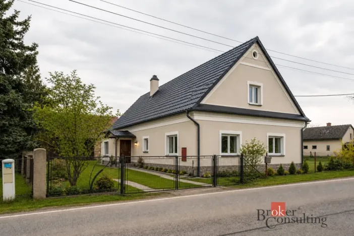 Prodej rodinného domu, Dvůr Králové nad Labem - Žireč, 230 m2