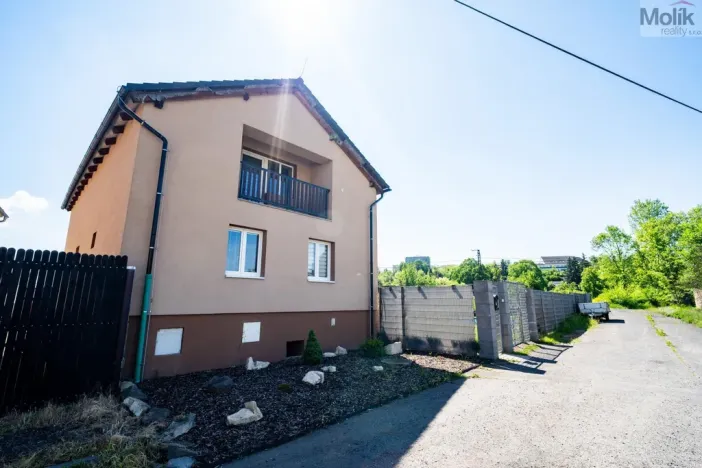 Prodej rodinného domu, Obrnice, nám. 5. května, 195 m2