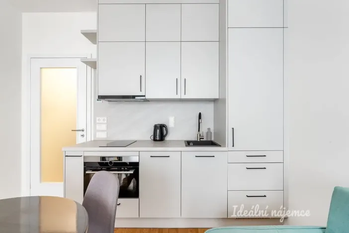 Pronájem bytu 1+kk, Praha - Holešovice, U průhonu, 31 m2
