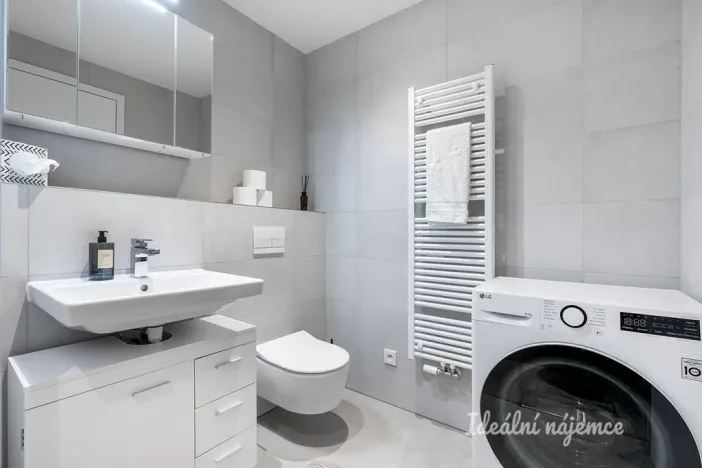 Pronájem bytu 1+kk, Praha - Holešovice, U průhonu, 31 m2
