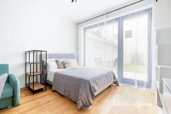 Pronájem bytu 1+kk, Praha - Holešovice, U průhonu, 31 m2