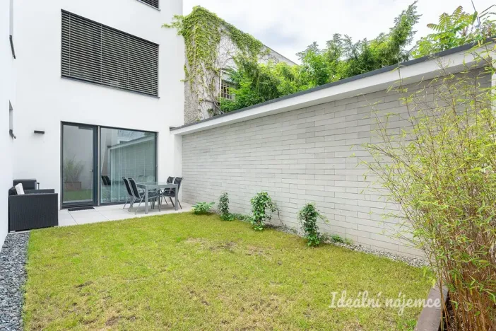 Pronájem bytu 1+kk, Praha - Holešovice, U průhonu, 31 m2