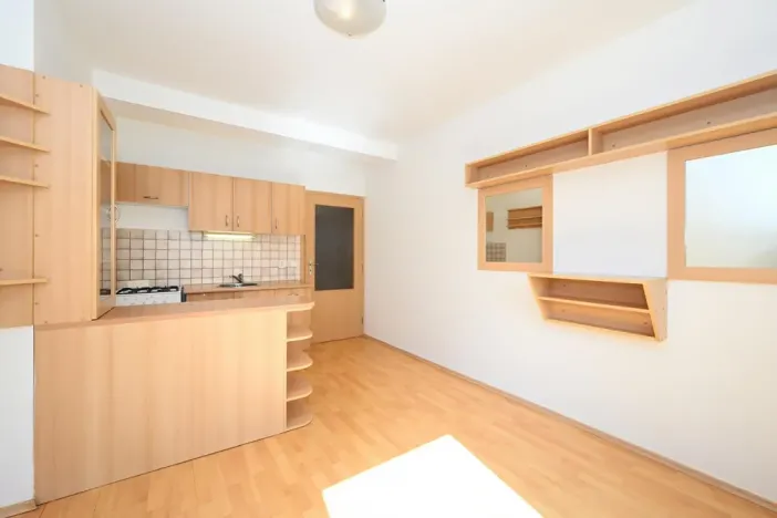 Pronájem bytu 2+kk, Praha - Vysočany, Spojovací, 36 m2