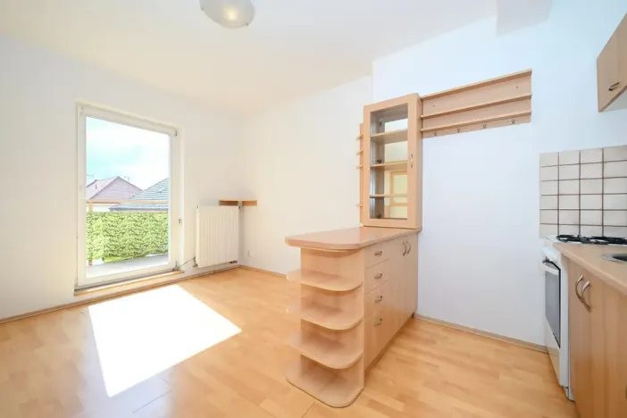 Pronájem bytu 2+kk, Praha - Vysočany, Spojovací, 36 m2