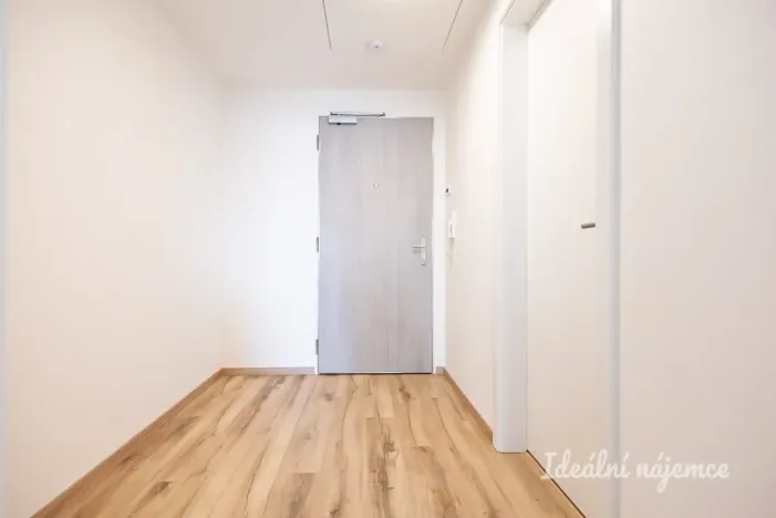 Pronájem bytu 1+kk, Praha - Hloubětín, Poděbradská, 37 m2