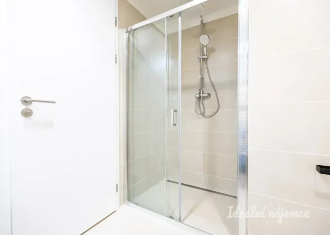 Pronájem bytu 1+kk, Praha - Hloubětín, Poděbradská, 37 m2