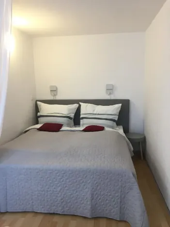 Pronájem bytu 1+kk, Praha - Karlín, Molákova, 36 m2