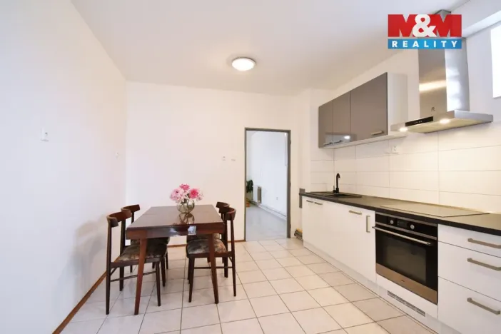Prodej komerční nemovitosti, Libiš, 300 m2